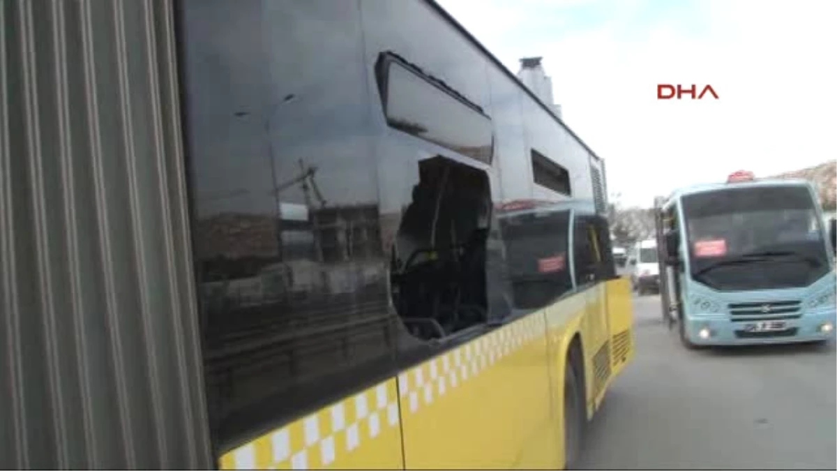 Beton Pompası Taşıyan Kamyon Iett Otobüsüne Arkadan Çarptı: 2 Yaralı
