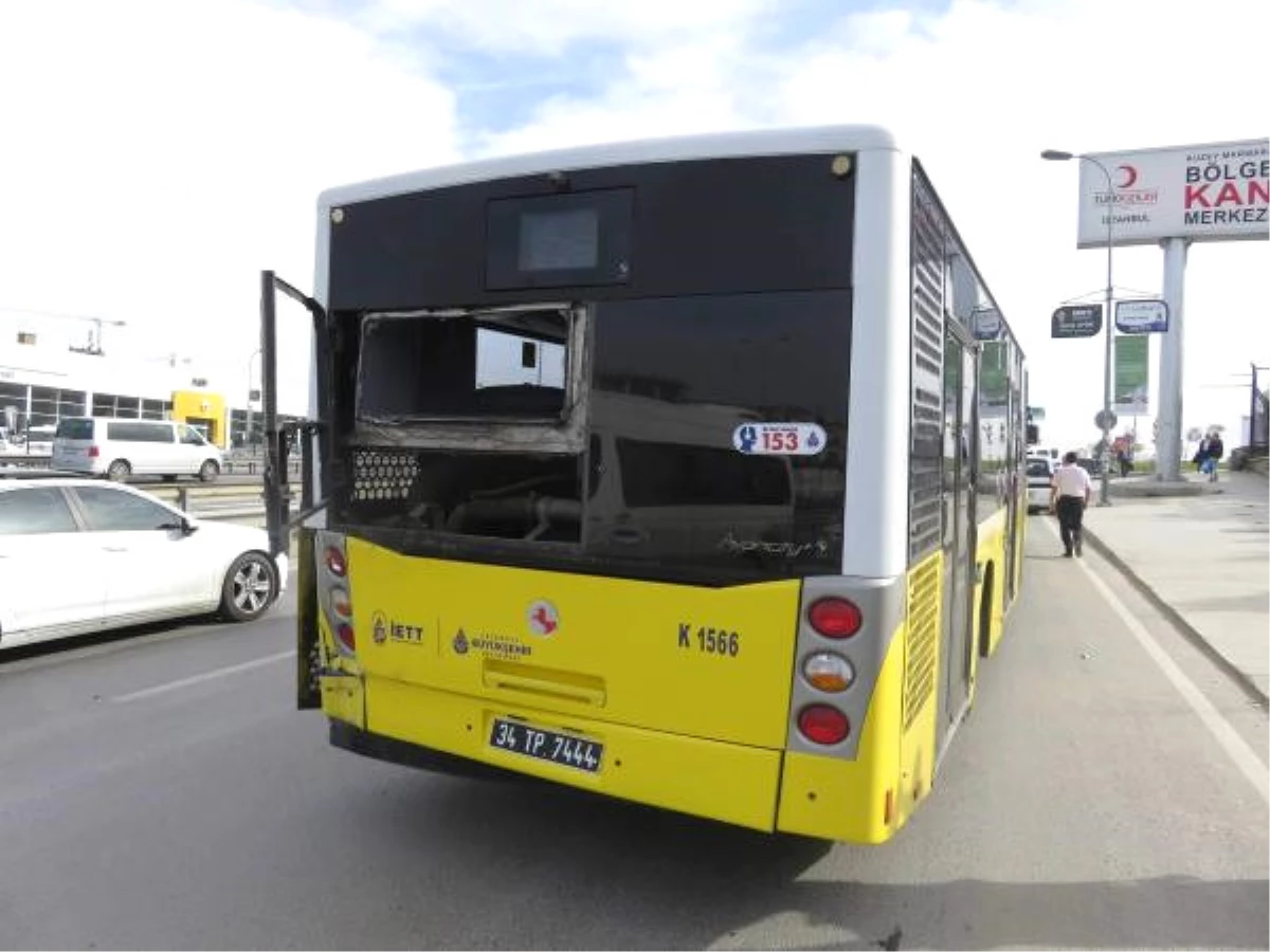 Beton Pompası Taşıyan Kamyon İett Otobüsüne Çarptı; 2 Yaralı