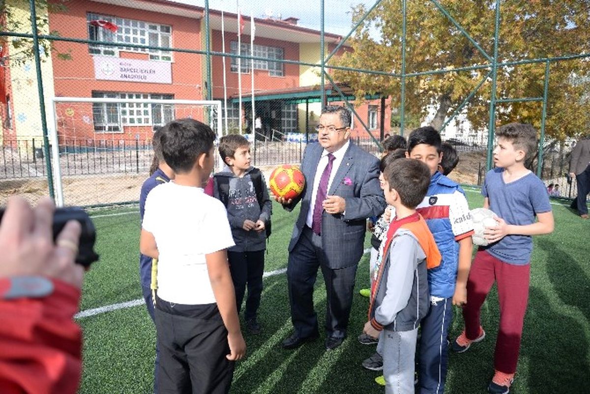 Bilecik\'te Sentetik Sahalar Çocukların Hizmetinde