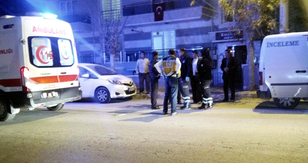 Cinnet Geçiren Anne İki Çocuğunu ve Kendisini Bıçakladı