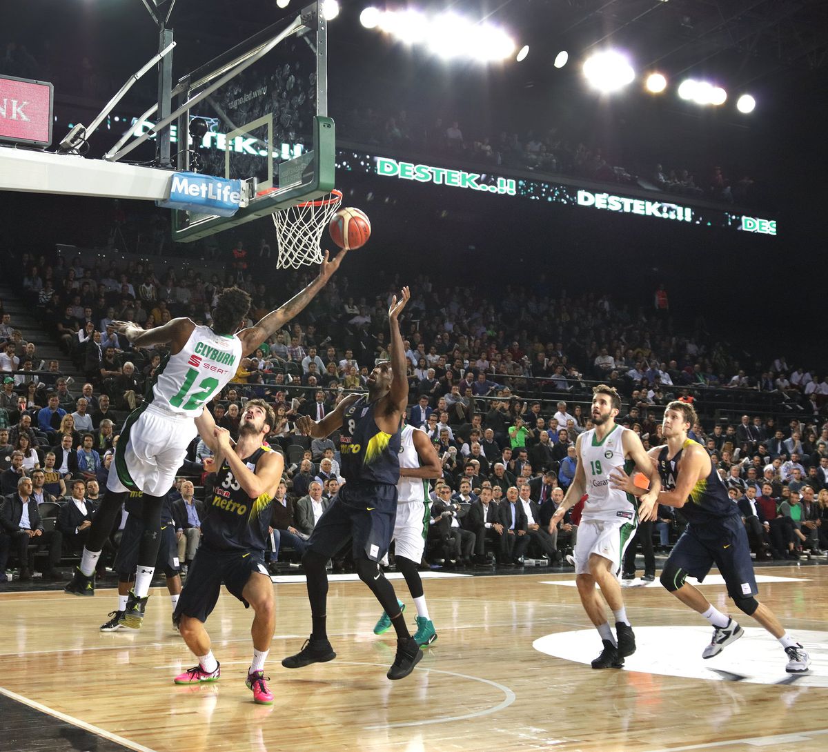 Darüşşafaka Doğuş, Fenerbahçe\'yi geçemedi