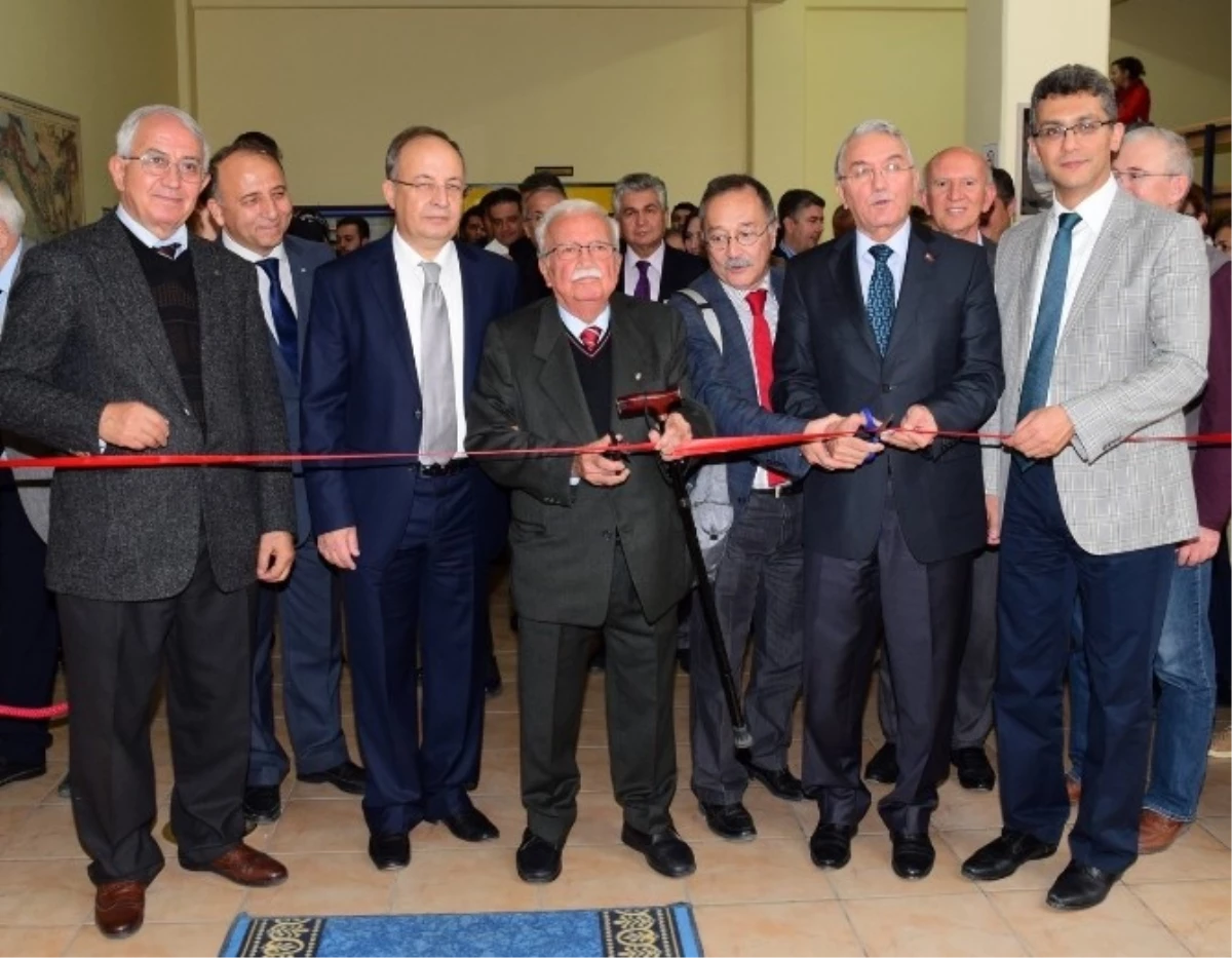 Esogü\'de Prof. Dr. M. Rifat Bozkurt Mineraloji Müzesi Açıldı