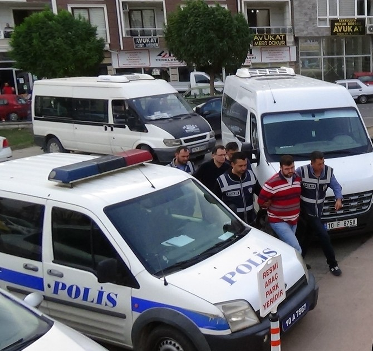 Fetö\'den Gözaltına Alınan Avukatlar Adliyeye Sevk Edildi