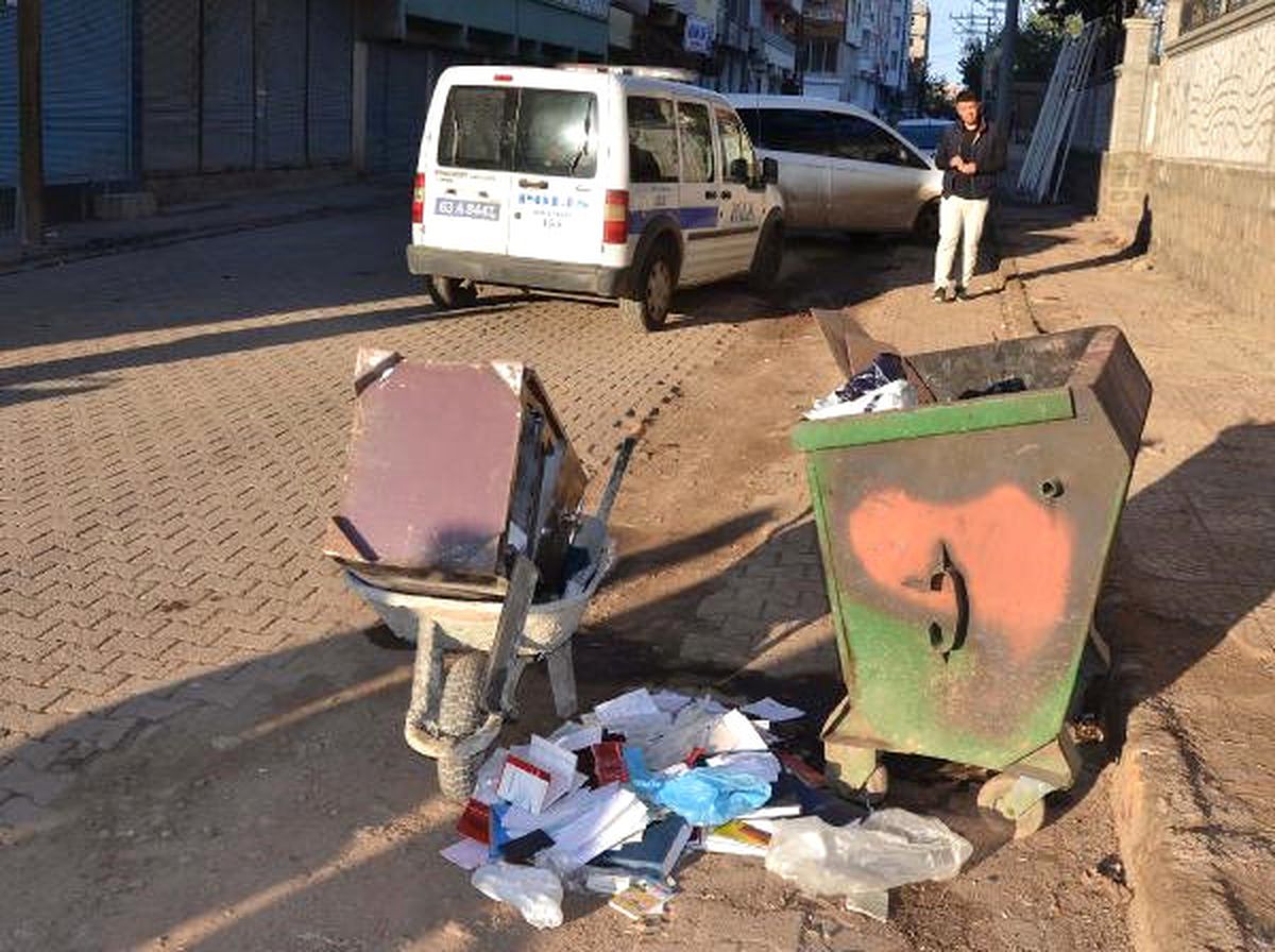 İçinden Para ve Çekleri Çaldıkları Çelik Kasayı Çöpe Attılar