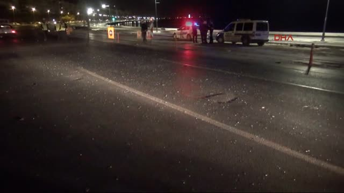 Izmir - Otomobilin Çarptığı 2 Kişi Ağır Yaralandı