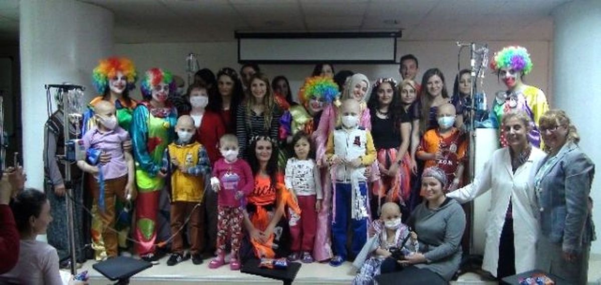 Kanserli Çocukların Hayatını Renklendirdiler