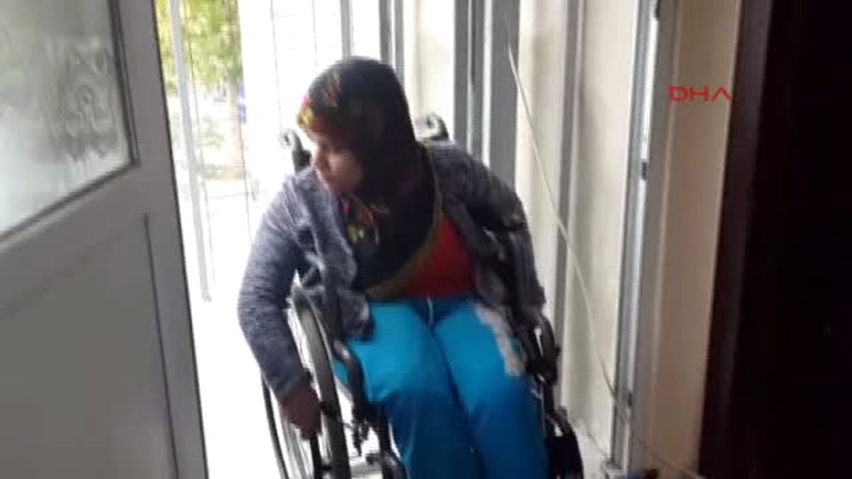 Kocaeli Engelli Kızı Için Evin Cephesine Asansör Yaptırdı