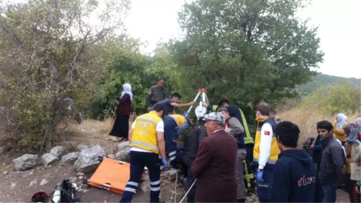 Kuyuya Düşen Kadını İtfaiye Kurtardı