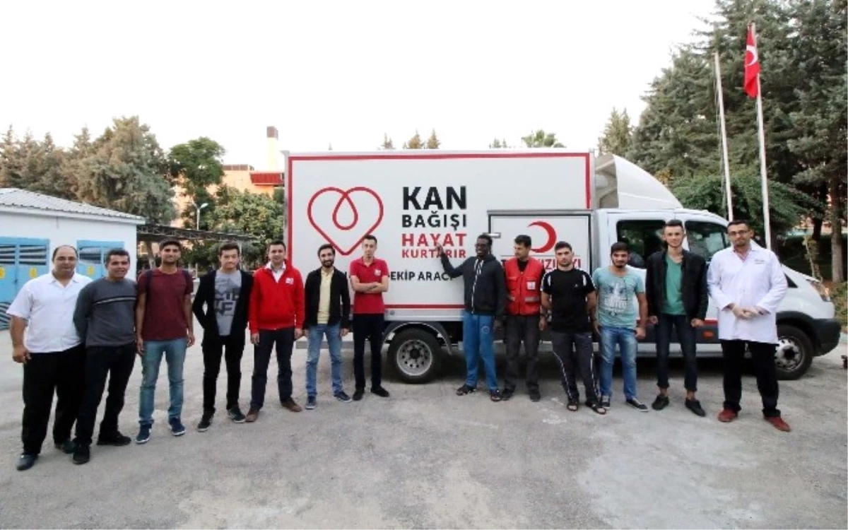 Kyk Adana Sümer Öğrenci Yurdu\'ndan Kızılay\'a Kan Bağışı