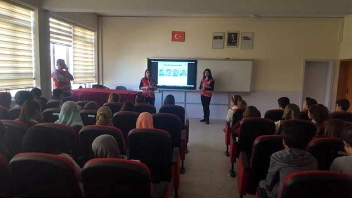Okullarda Türk Kızılayı\'nın Faaliyetleri Anlatıldı