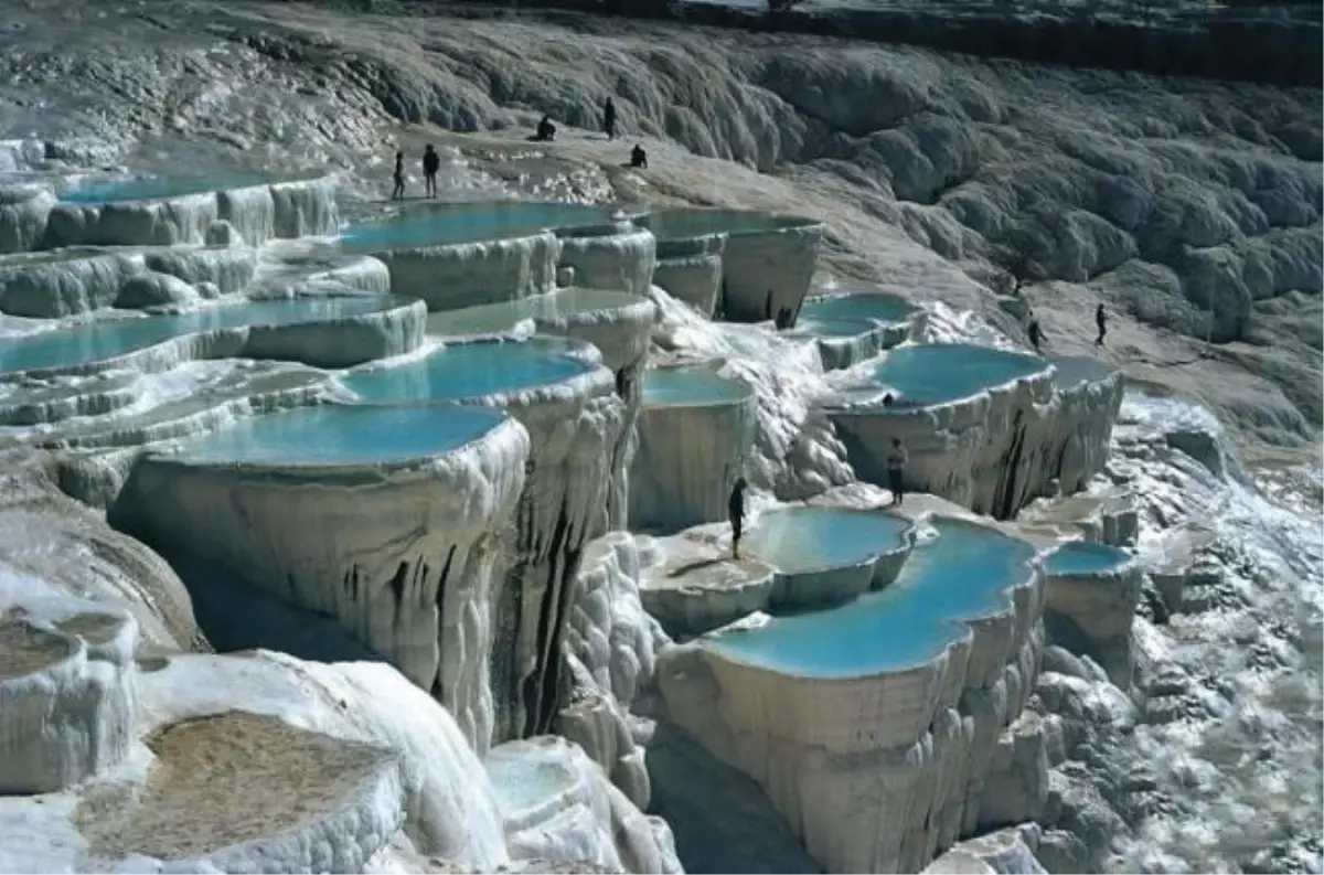 Pamukkale Travertenlerinde Görsel Şov