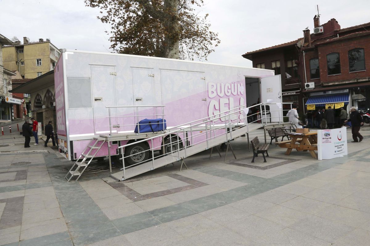 Pembe Karavan Kanserden Koruyor