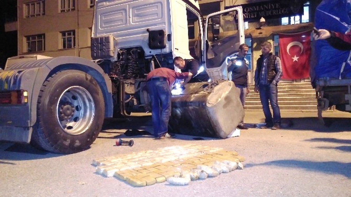 Tır\'ın Yakıt Deposundan 53 Kilo Eroin Çıktı
