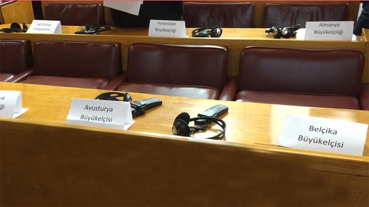 Tutuklamalar Sonrası HDP'nin İlk Grup Toplantısına Büyükelçiler Katıldı