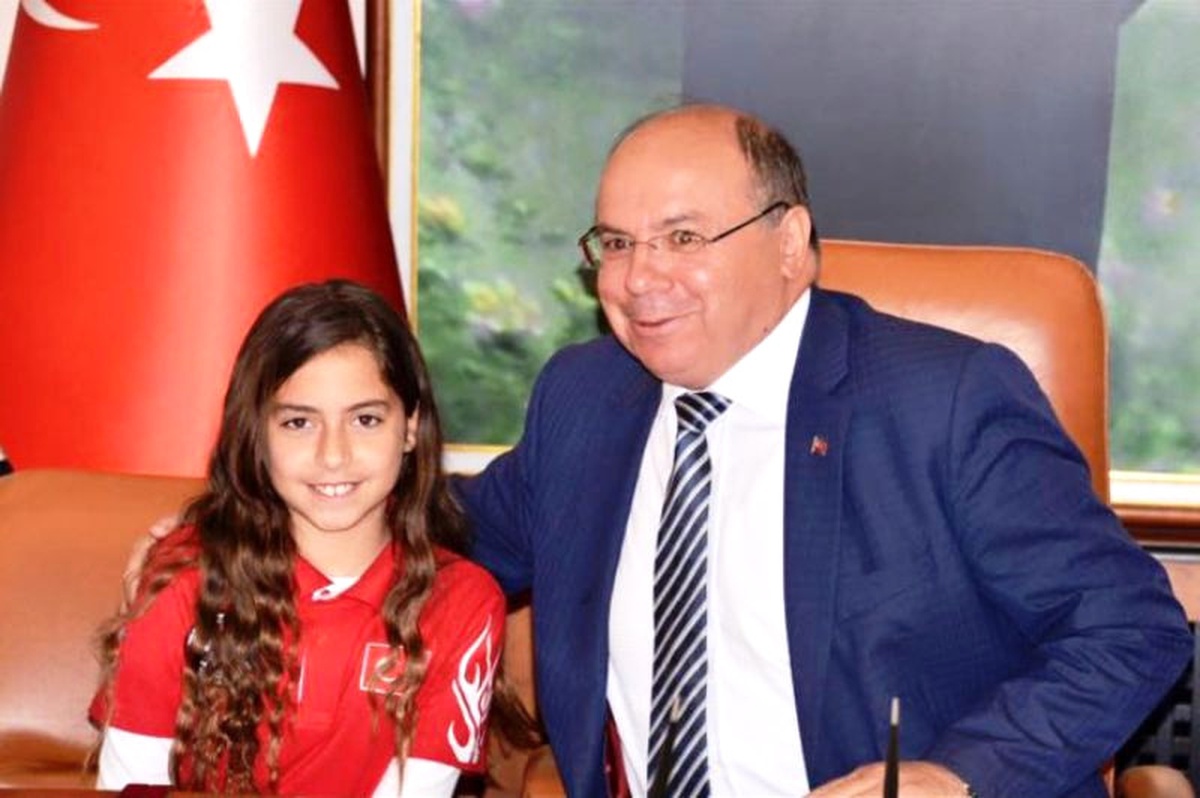 Vali Çiçek, Başarılı Sporcuları Ödüllendirdi