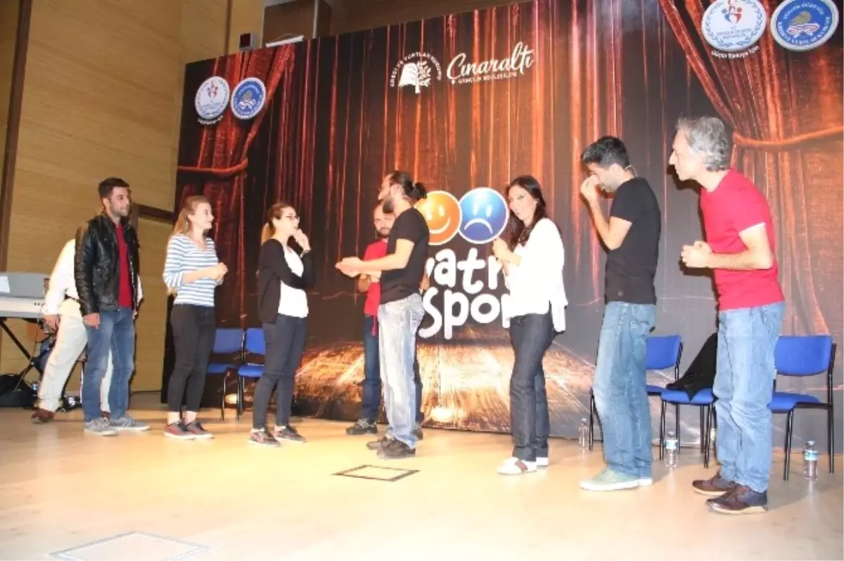 Yozgat\'ta Kyk Öğrencileri \'Tiyatro Sporu\' ile Hem Oynadı Hem Eğlendi