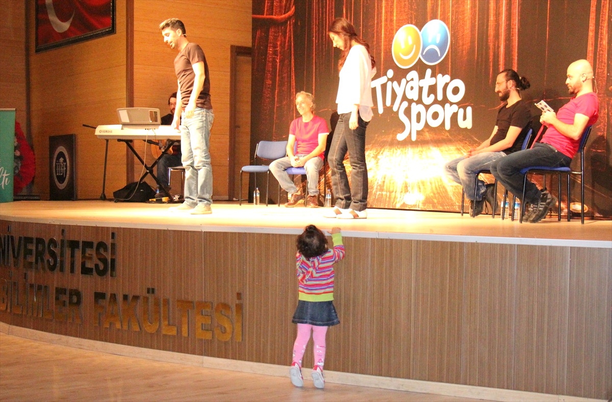 Yozgat\'ta "Tiyatro Sporu" Sahnelendi