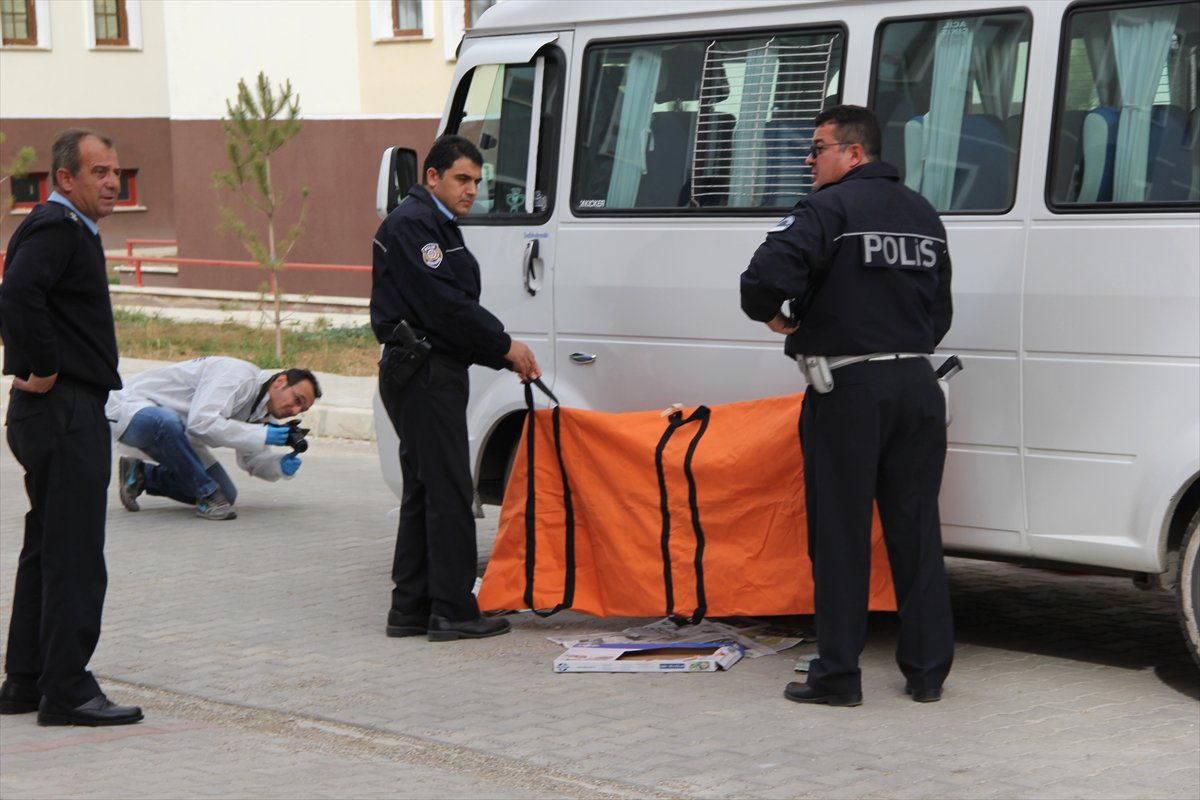 Servis Minibüsünün Çarptığı Çocuk Hayatını Kaybetti