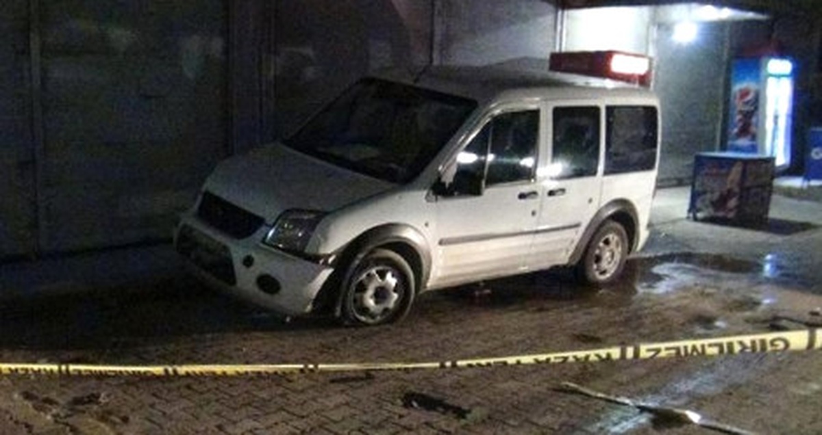 AK Parti İlçe Başkanının İşyerine Ses Bombası Atıldı