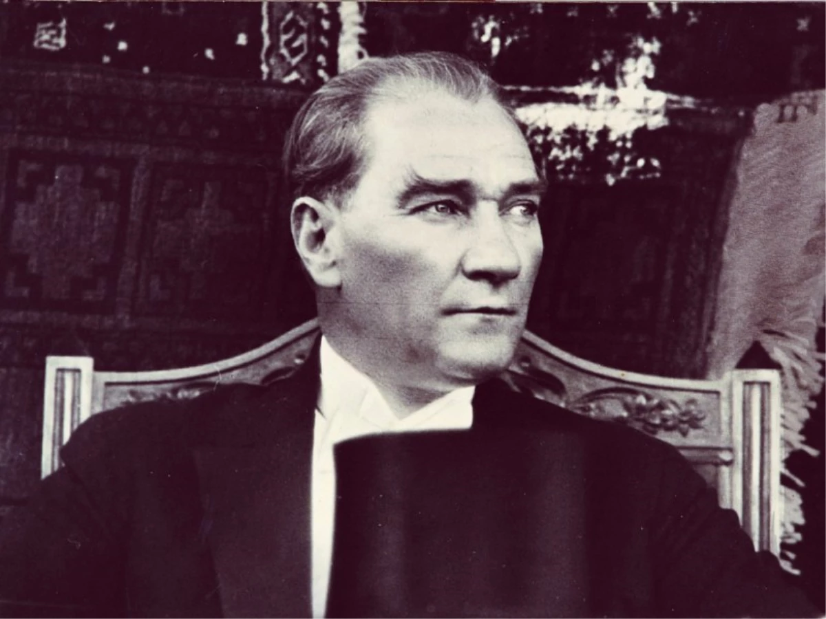 Atatürk\'ü Fotoğraflarla Dünyaya Anlatıyor