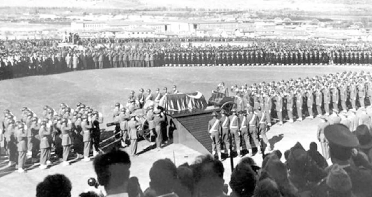 Atatürk\'ün Cenazesinden Hiç Görülmeyen Fotoğraflar