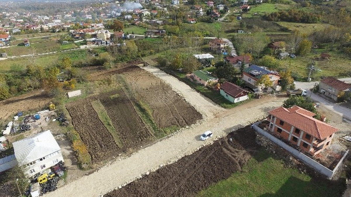 Başiskele\'de Asfaltlama ve Parke Çalışmaları Sürüyor