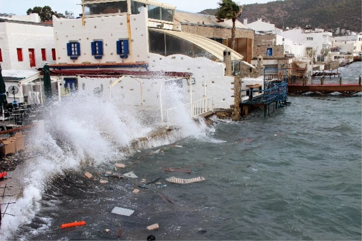 Bodrum\'da Fırtına Hayatı Olumsuz Etkiledi