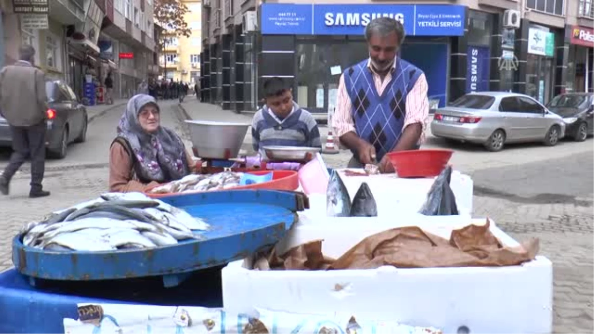 Çinekop Bolluğu Seyyar Satıcıların Yüzünü Güldürdü