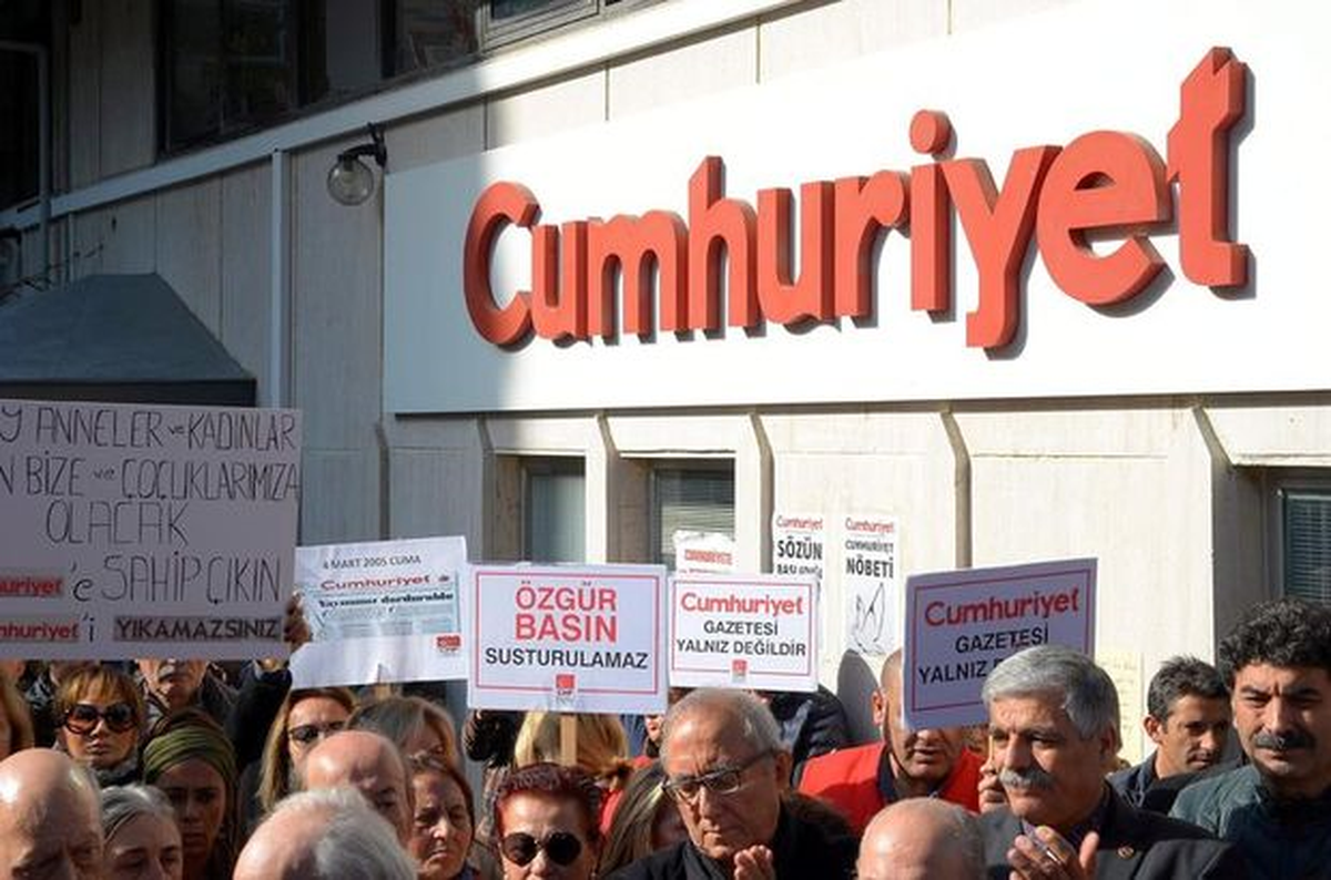 Cumhuriyet Gazetesi Yönetici ve Yazarlarına Yönelik Soruşturma