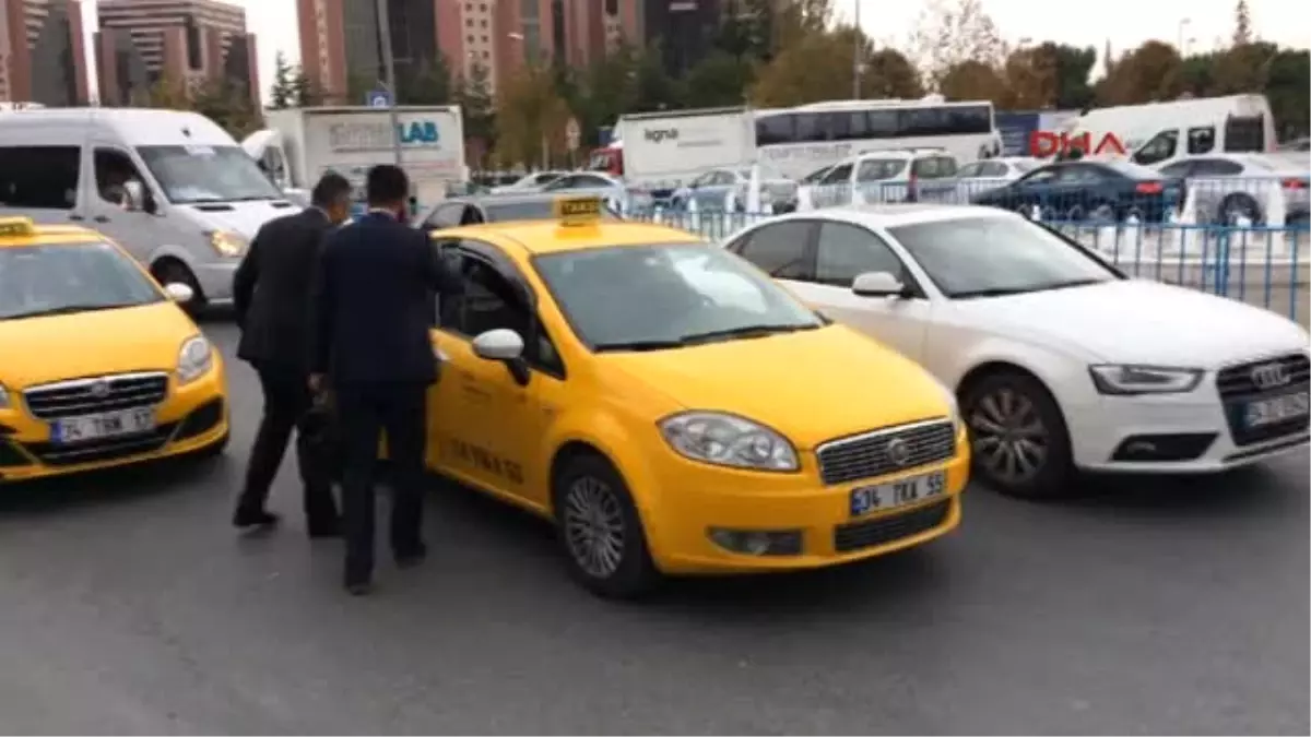 Bakan Zeybekçi İstanbul Trafiğine Takıldı! Görüşmeye Taksiyle Gitti