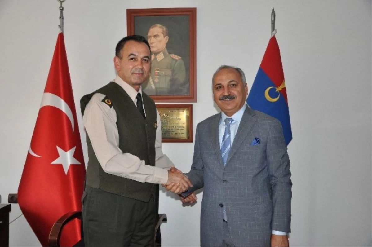 Esob Başkanı Dinçer, Jandarma Komutanı Kanat\'ı Ziyaret Etti