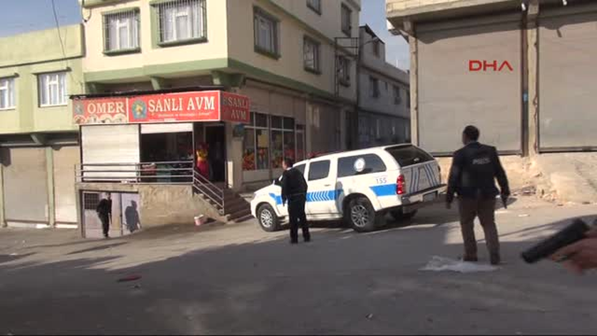 Gaziantep 5 Yıldır Aranan Firari, Polisi Görünce Ateş Edip Intihara Kalkıştı