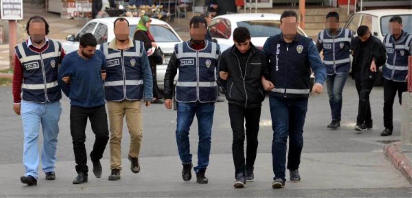 Gaziantep ve Kahramanmaraş\'ta Araç Çalan 3 Kişi, Şanlıurfa\'da Yakalandı