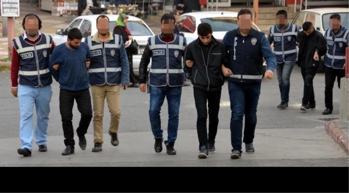 Gaziantep ve Kahramanmaraş\'ta Araç Çalan 3 Kişi, Şanlıurfa\'da Yakalandı