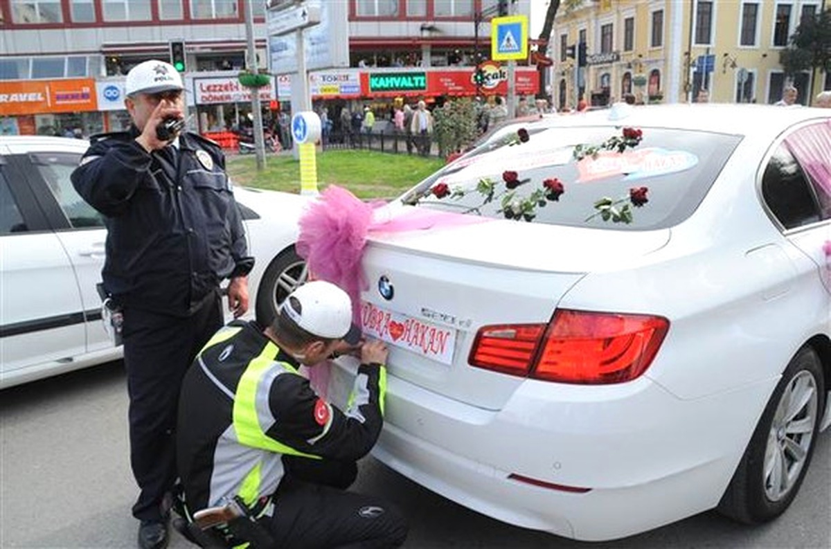 Gelin ve Damada Düğün Günü Trafik Cezası Şoku