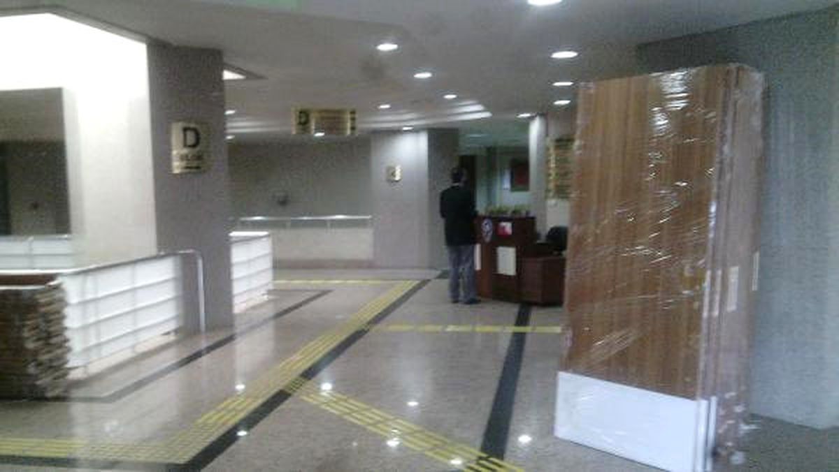 İzmir Adliyesi\'nin Kapıları Engelliler İçin Değişiyor