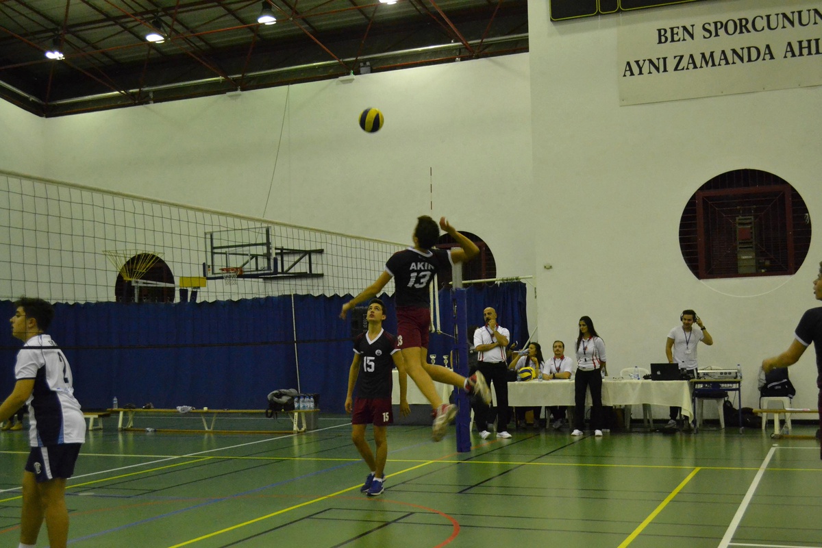 İzmir Amerikan Koleji\'nde Voleybol Fırtınası