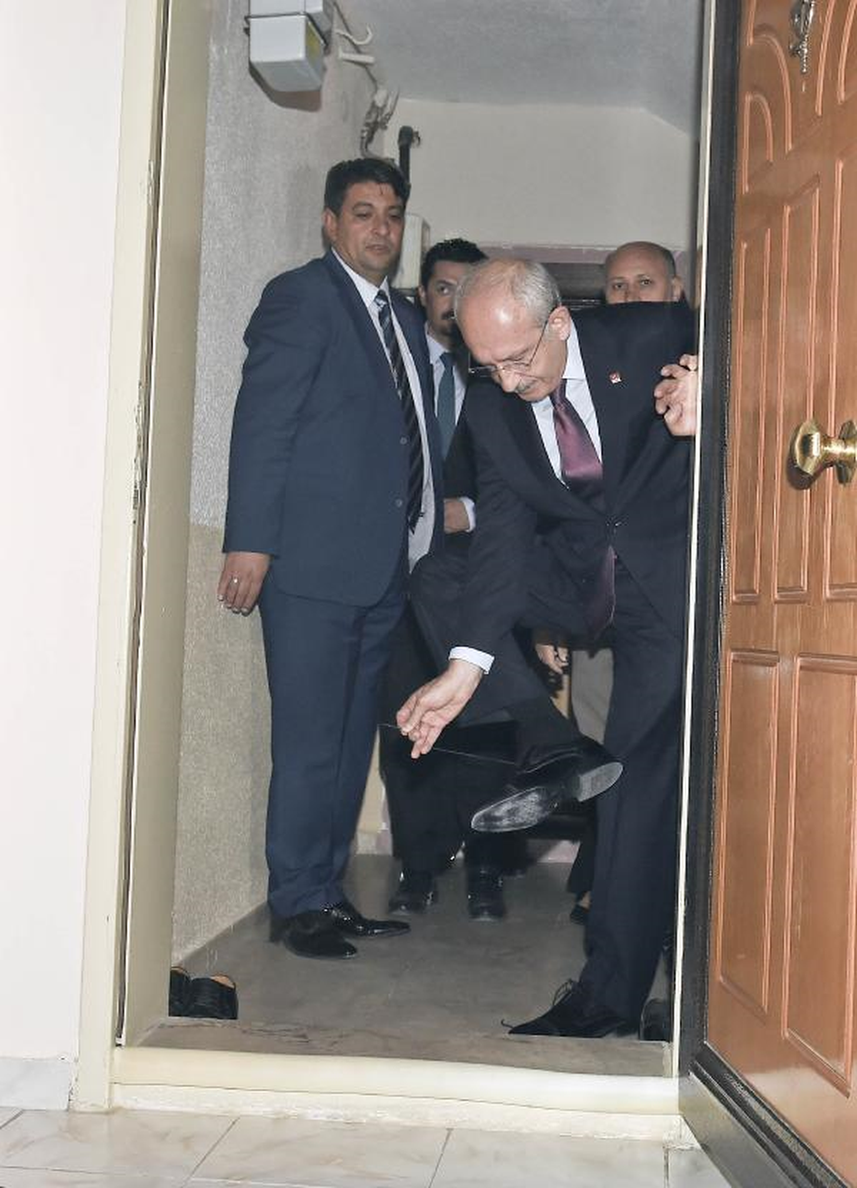 Kılıçdaroğlu Şehit Ailesini Ziyaret Etti (2)