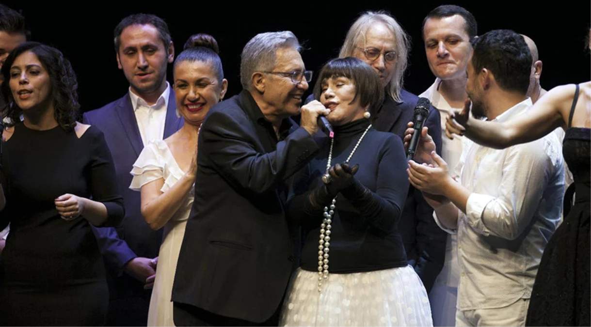 (Konserden Yeni Görüntülerle) - Zülfü Livaneli Sanat Hayatının 50\'nci Yılını Kutladı