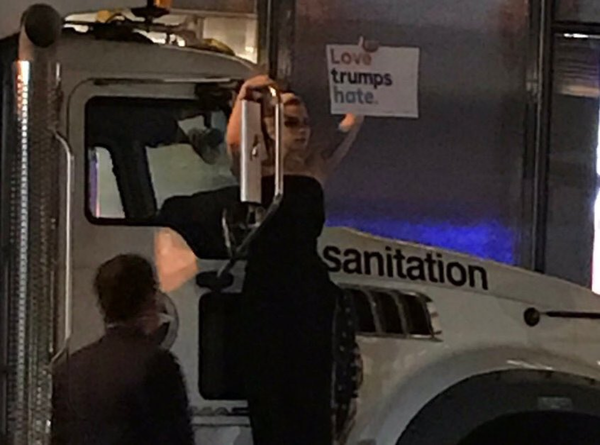 Lady Gaga Trump'a Karşı Protestolara Katıldı