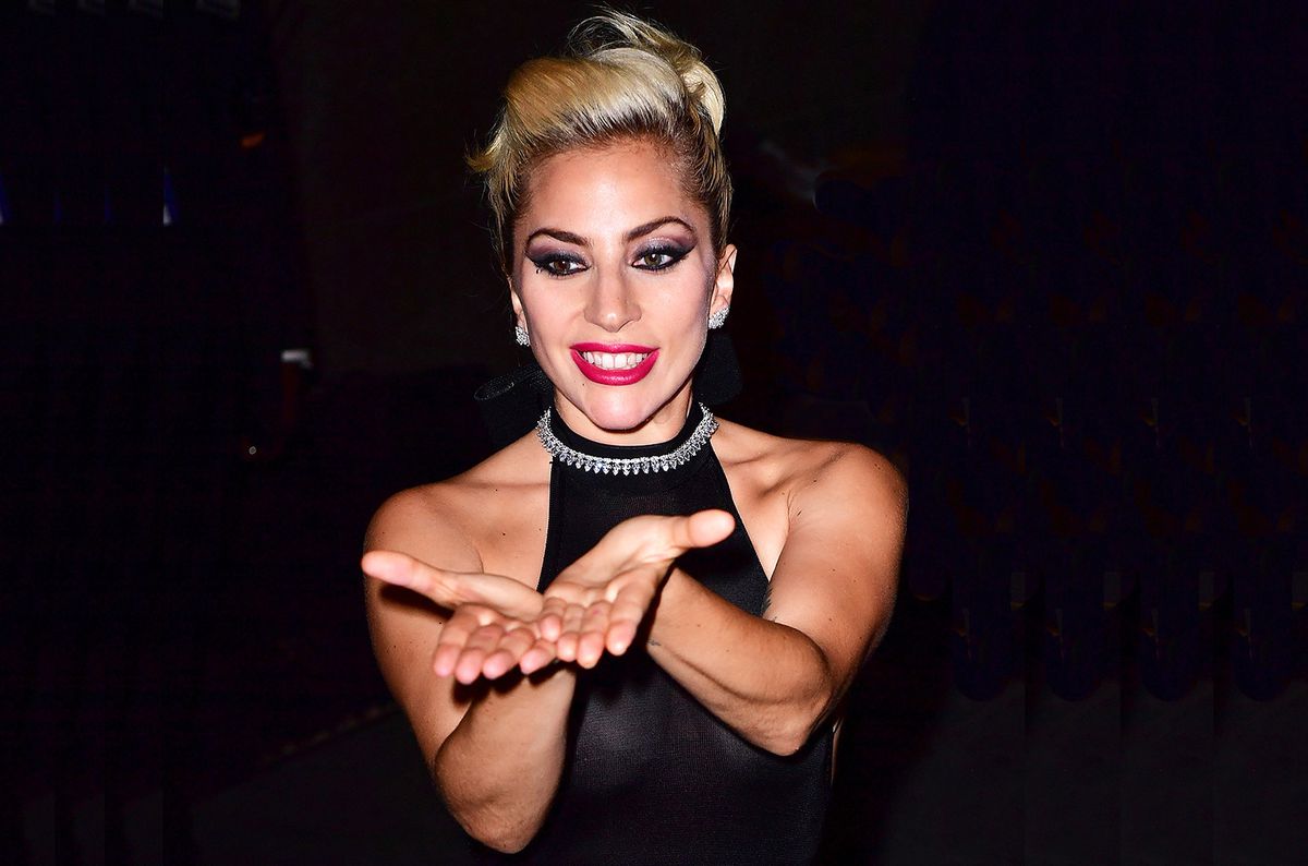 Lady Gaga, Trump Towers Önündeki Protestolara Katıldı