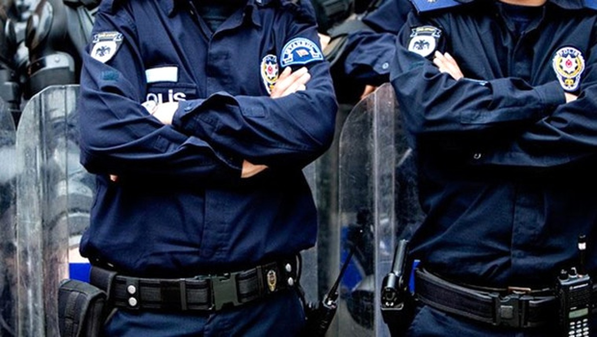 Manisa\'da Fetö\'den 15 Kişi Adliye Sevk Edildi, 42 Polise Gözaltı