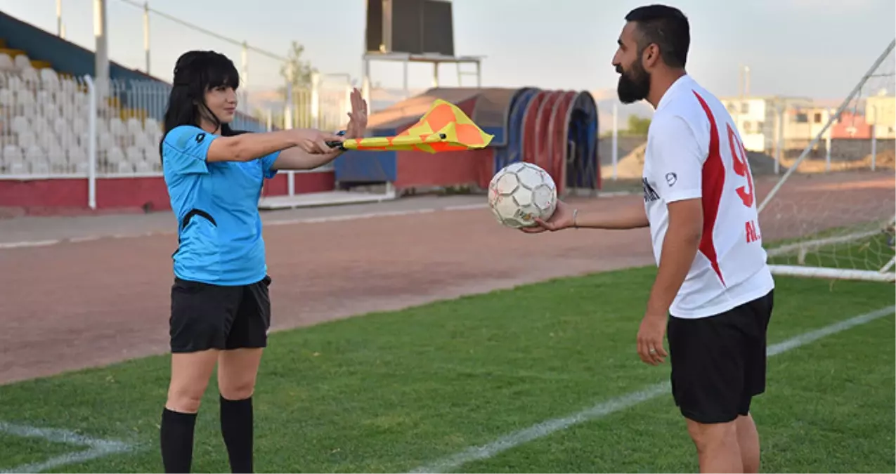 Mardin'de Futbolcu Ali Babayiğit, İtiraz İçin Yanına Gittiği Hakemle Evlendi