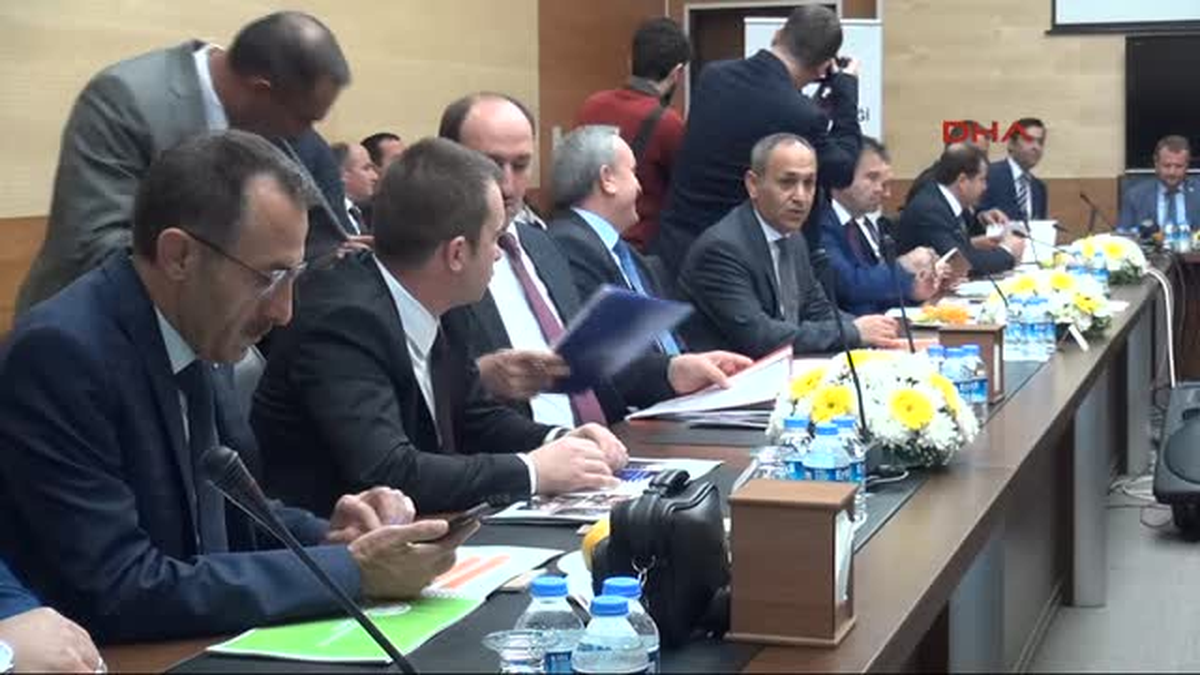 Mersin Tarım Sektörünün Tartışıldığı Toplantıda Üretici Temsilcileri Salonu Terk Etti
