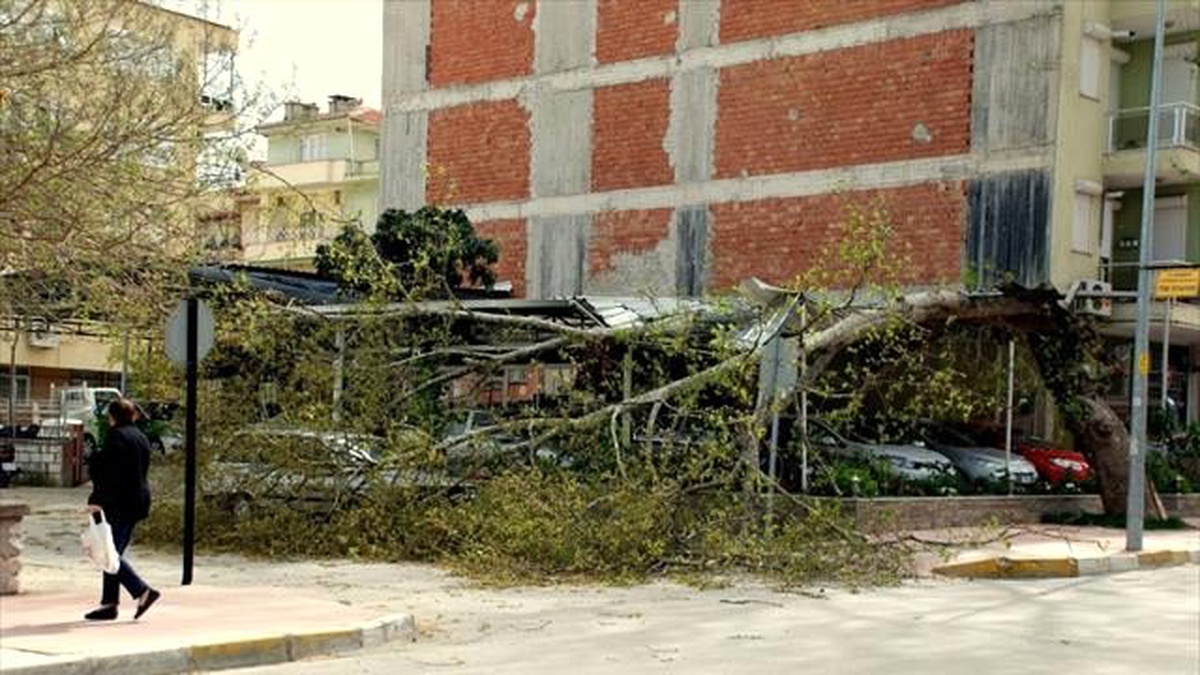 Meteoroloji\'den 5 İl İçin Rüzgar ve Fırtına Uyarısı