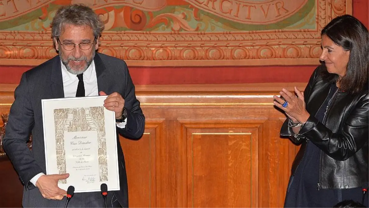 Paris Belediyesi\'nden Can Dündar\'a Fahri Hemşerilik Ödülü