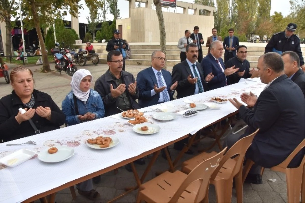 Salihli\'de Kazada Ölen Belediye İşçisi Anısına Lokma Hayrı Yapıldı