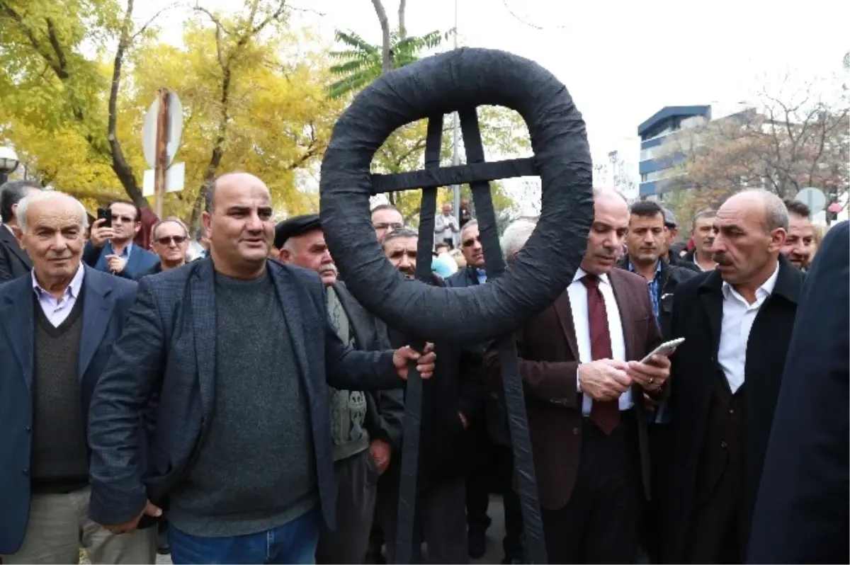 Şehit ve Gazi Yakınlarından Almanya\'ya Siyah Çelenkli Protesto