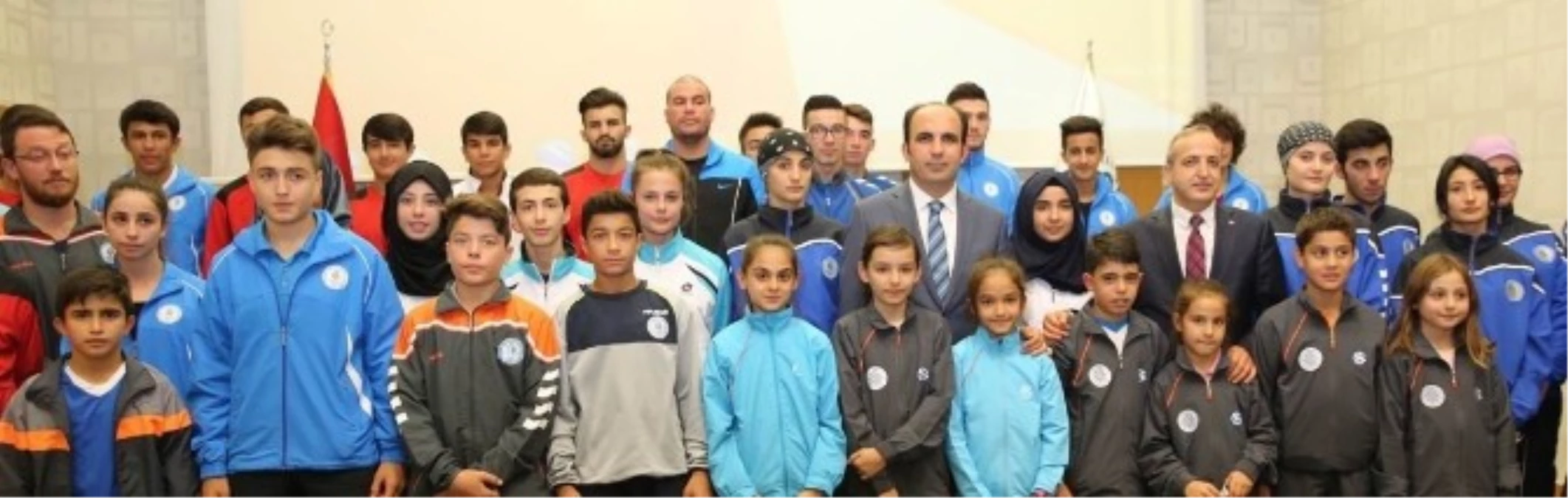 Selçuklu Belediyesi Spor Kulübü\'nün Başarılı Sporcuları Ödüllendirildi