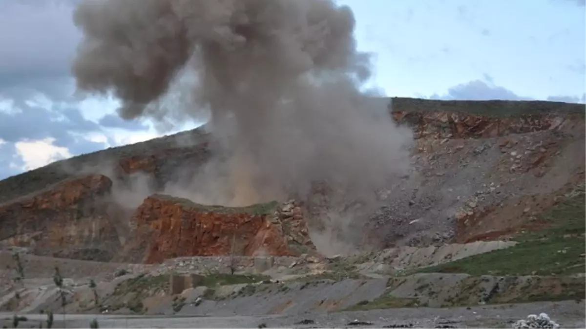 Şırnak\'ta Bomba Yüklü Minibüs İmha Edildi